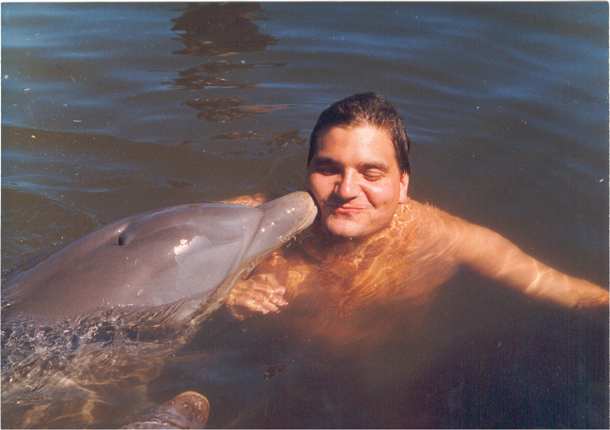 Michael Weilguny mit Delphin auf Cuba